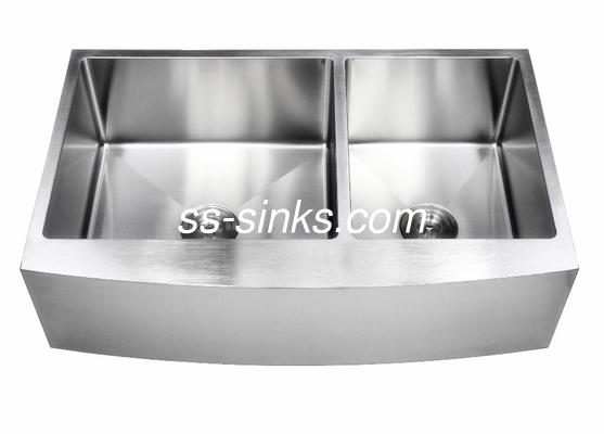 China Curved Front Double Bowl Stainless Steel Sink Brushed Surface Treatment factory