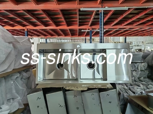 18/10 Chromium/Nickel Stainless Steel Handmade Kitchen Sink With Drainboard Customized Dimensions