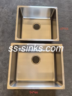 Brushed / PVD Coating Undermount Stainless Steel Kitchen Sink Easy To Install And Maintain