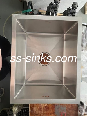 Undermount Single Bowl Sink in Black Space-Saving and Functional